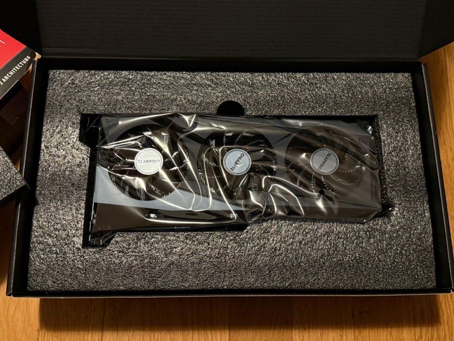 Vand placa video Gigabyte AMD Radeon RX 6600 XT 8GB GDDR6