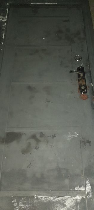 Продается железный дверь хорошем состоянии