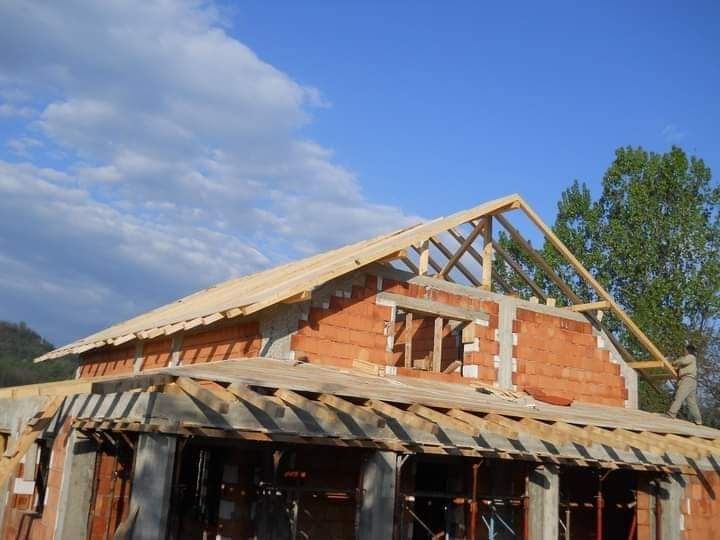 Reparati Acoperisuri Montaj Tigla Metalica