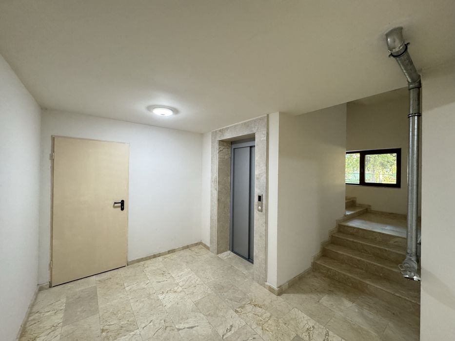 Продава се Тристаен апартамент в Казанлък - 135 кв.м за 1475 €/кв.м - Снимка #4