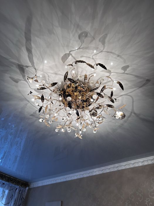 Продам люстру потолочная