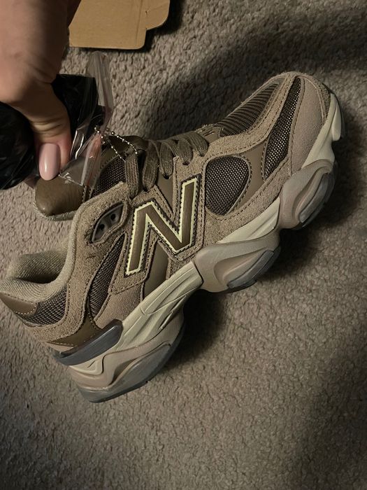 Adidasi New Balance 9060