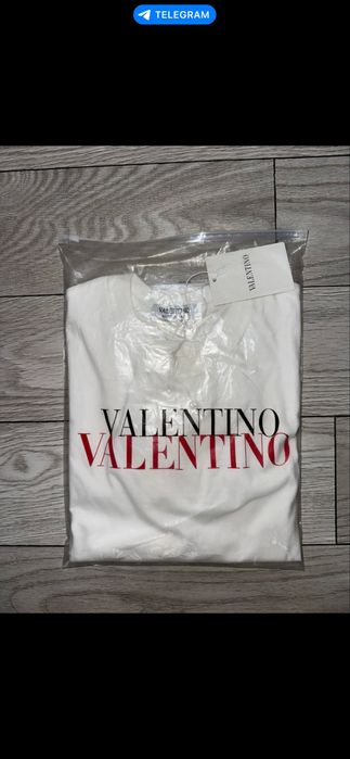 Футболка:Valentino