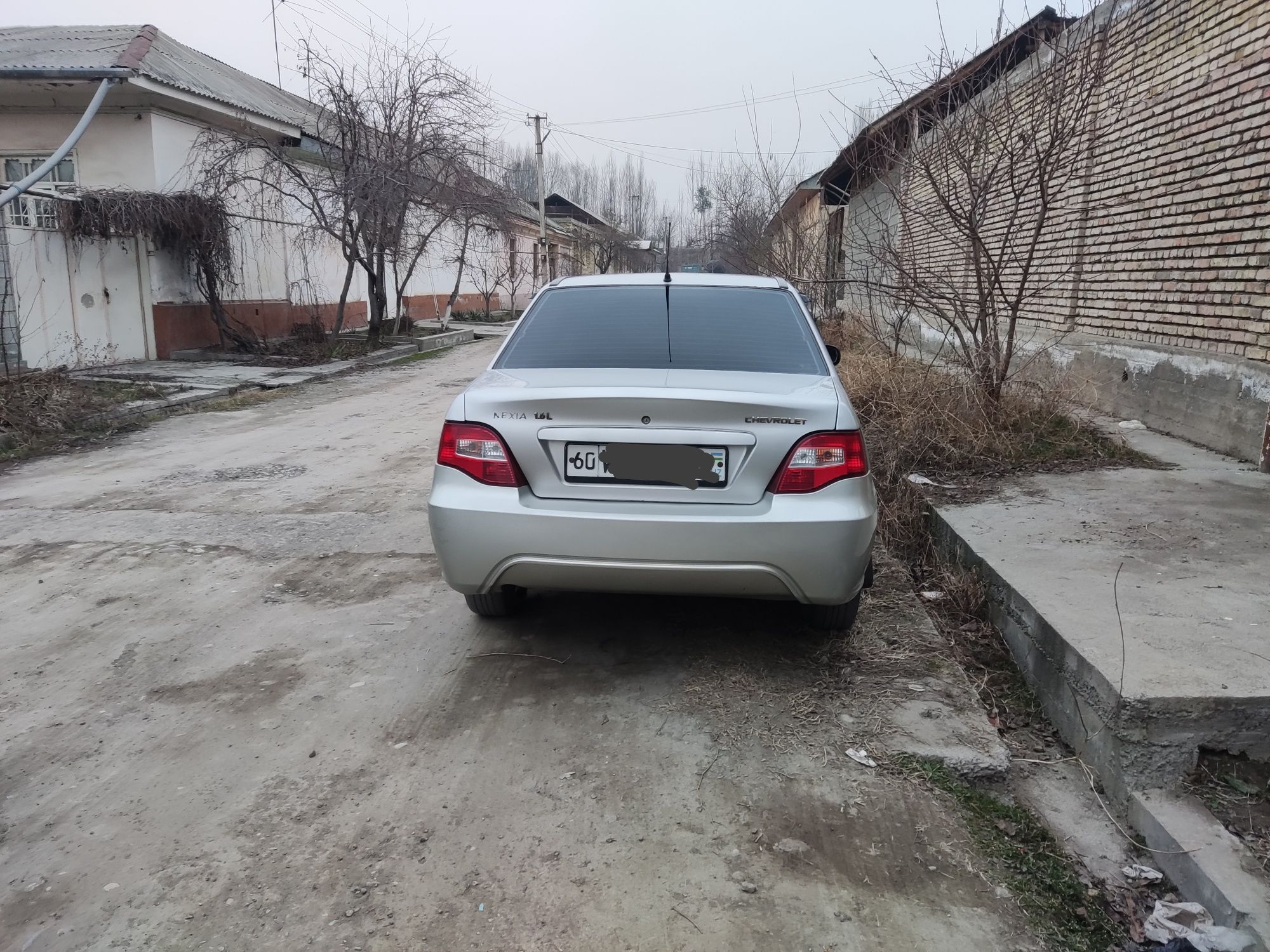 Nexia 2 1.6  sotiladi
