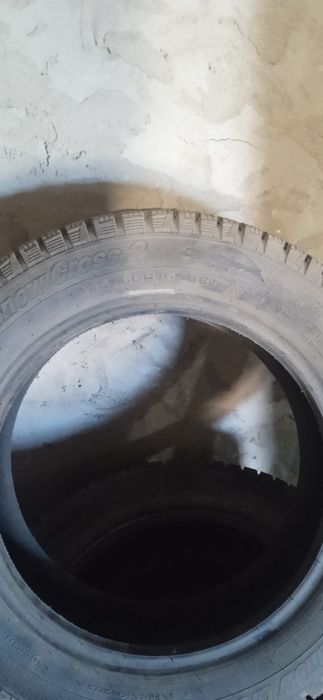 Продам резину зимнею шипованную