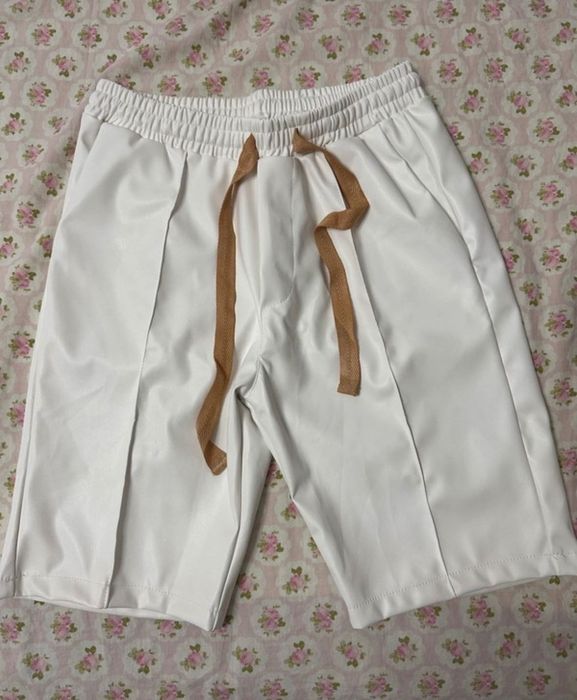 Pantaloni scurti piele