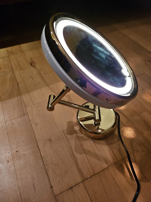 Oglinzi de machiaj cu led si lupa