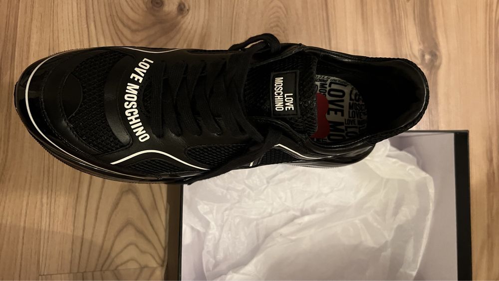 Adidasi/ sneakers love moschino