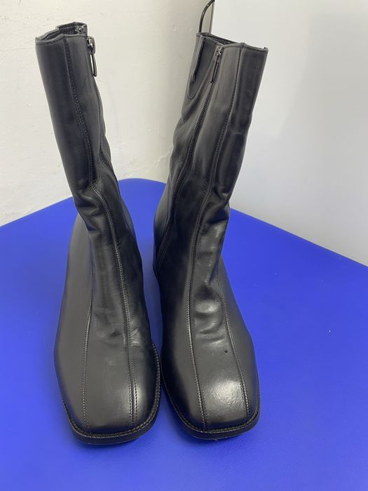 Әйелдер етігі сатылады