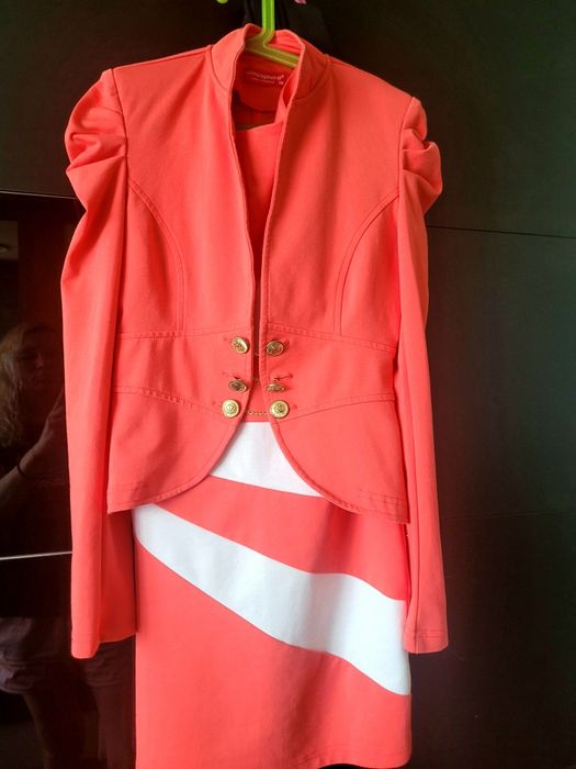 Costum firma atmosphere Sarafan si sacou corai