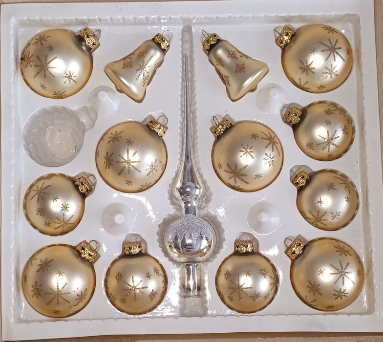 Globuri vechi din sticlă pentru Crăciun.