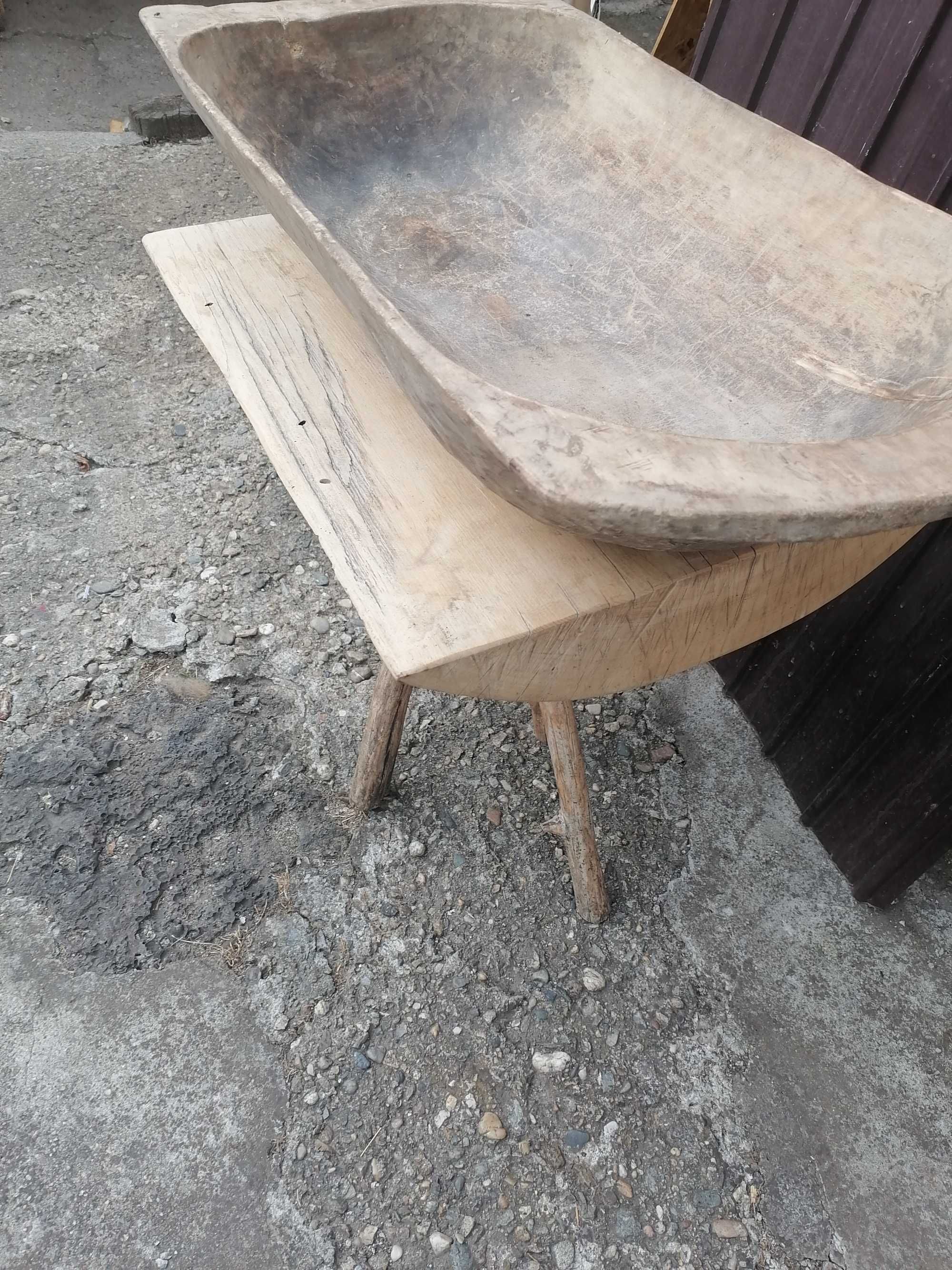 Mobilier rustic din masa de fag cu picoare de salcâm și covată.