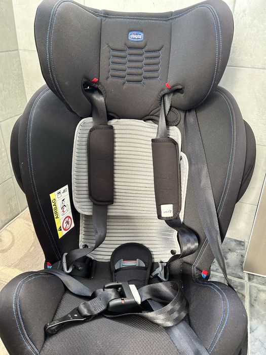 Scaun auto rotativ cu Isofix Chicco - impecabil- folosit foarte putin