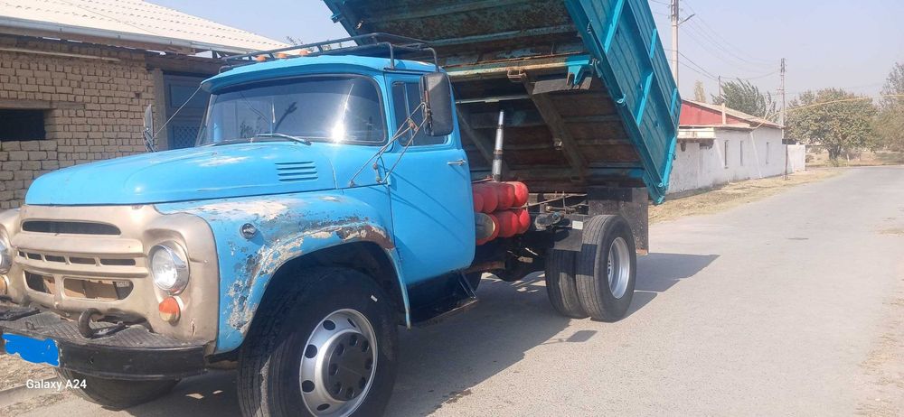 ZIL avtomobil. ZILMMZ554
