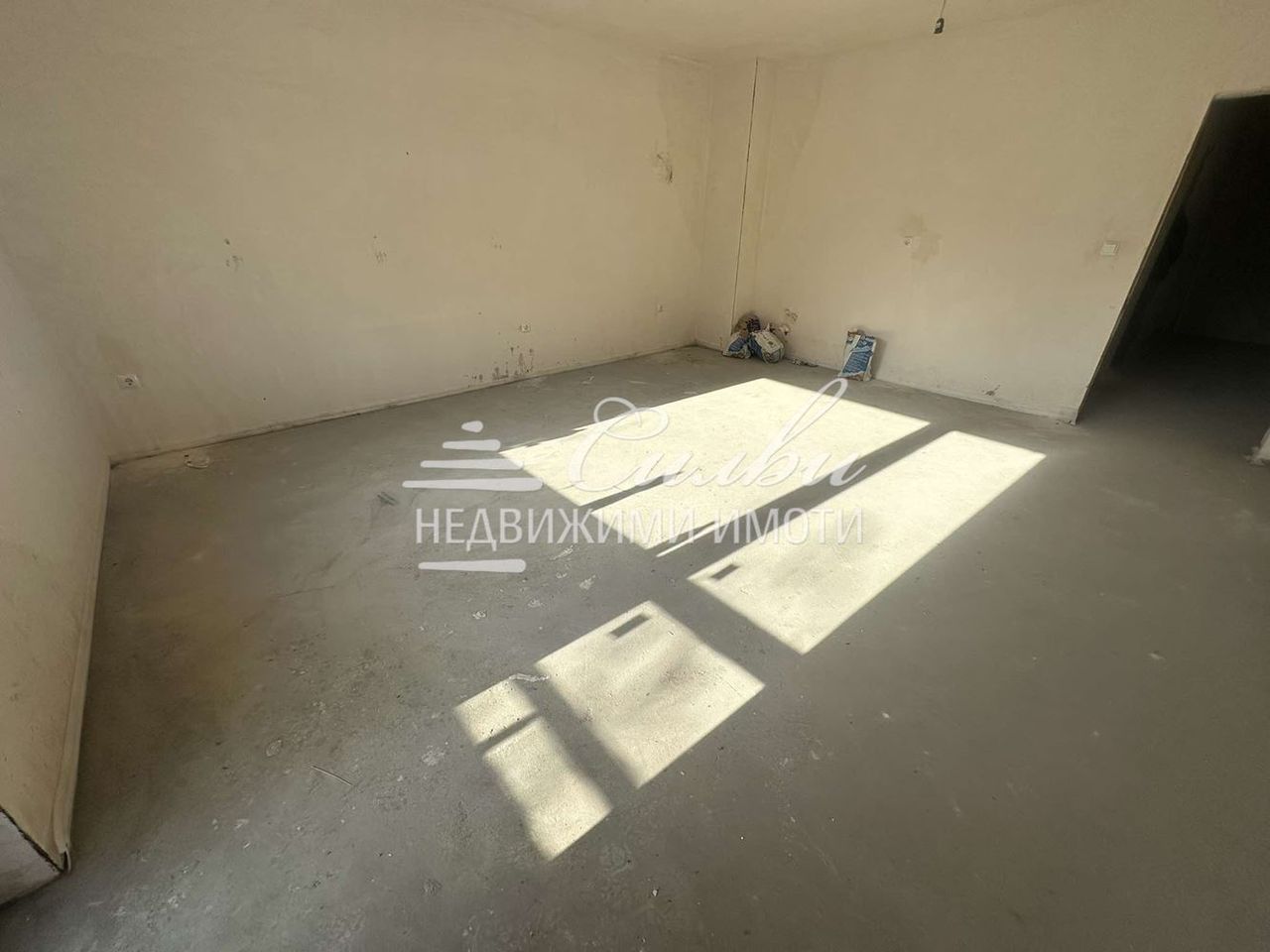 Продава се Двустаен апартамент в Търговище, Запад 1 - 88 кв.м за 811 €/кв.м - Снимка #1