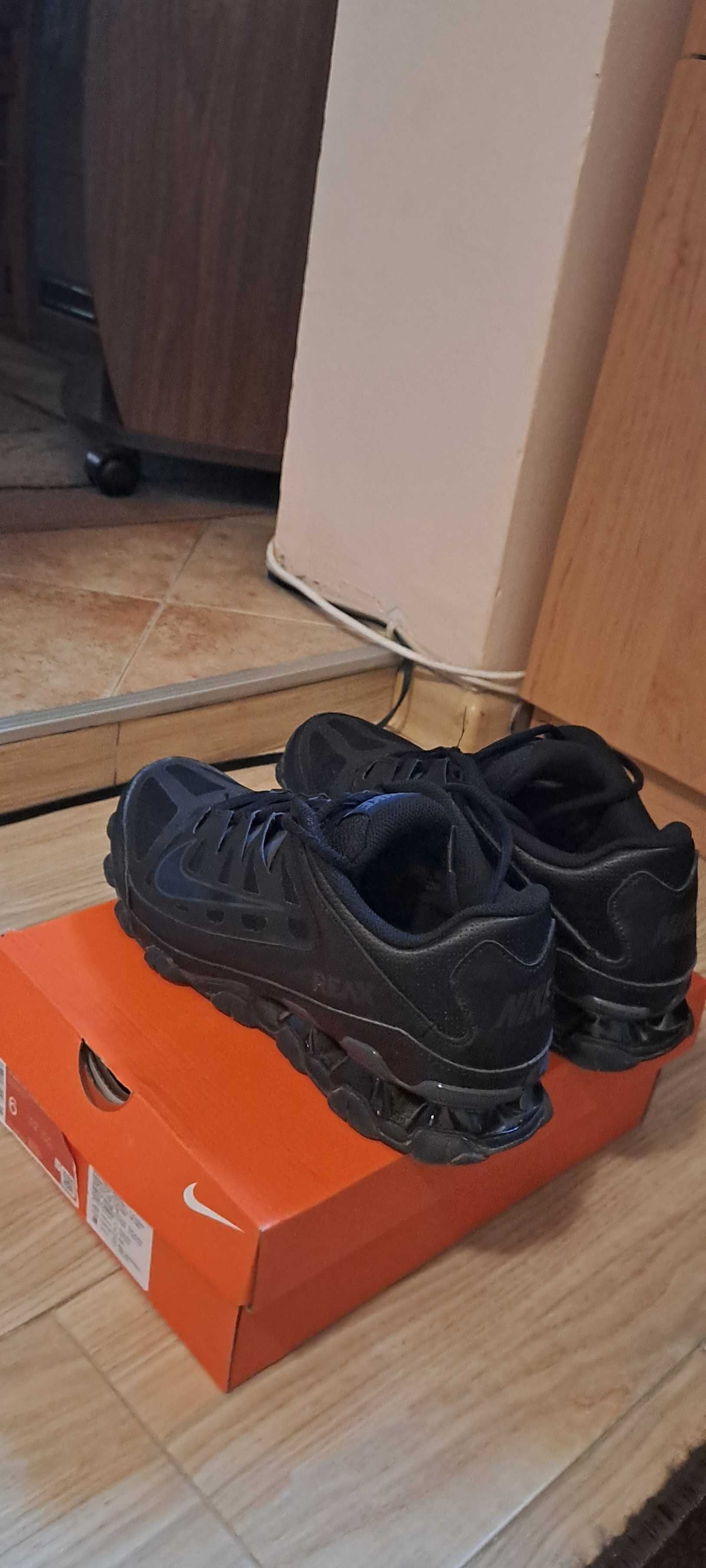 Продавам оригинални nike reax