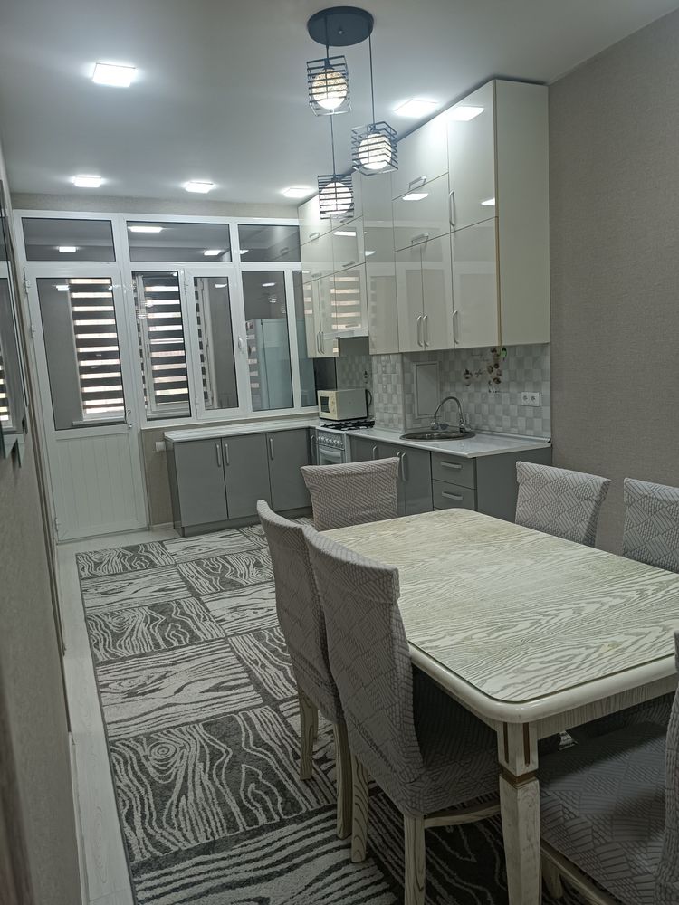 Продажа кв 3х комн 2 этаж 7 этажки с ремонтом обстановка. Улица Парке