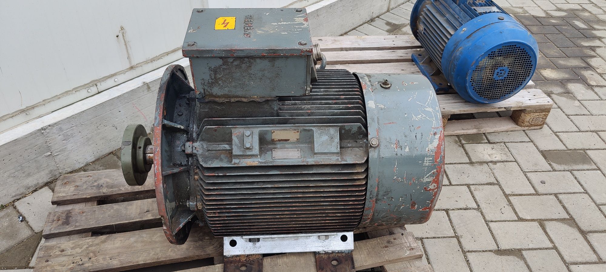 Motor electric trifazat cu talpa si flanșă, 55kW, 3000rpm, 380V