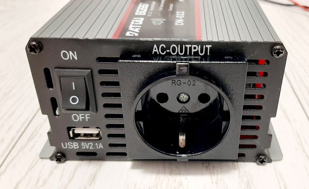 Invertor DATOU BOSS 12/220 V