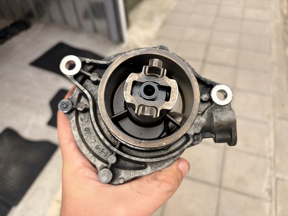 Вакуум помпа за BMW M57 E60 3.0D VACUUM PUMP 7791232