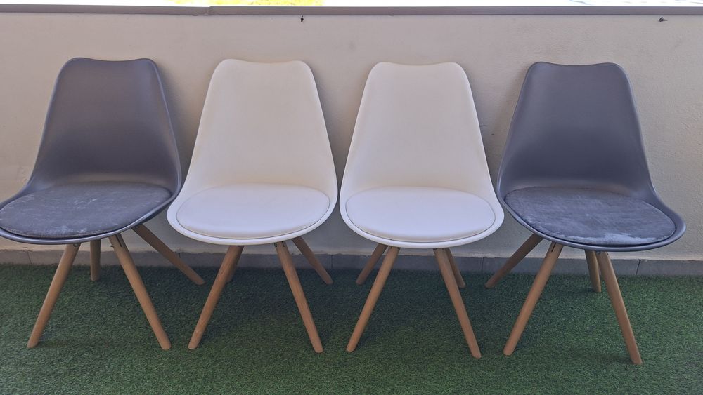 Vând 4 scaune bucatarie / living