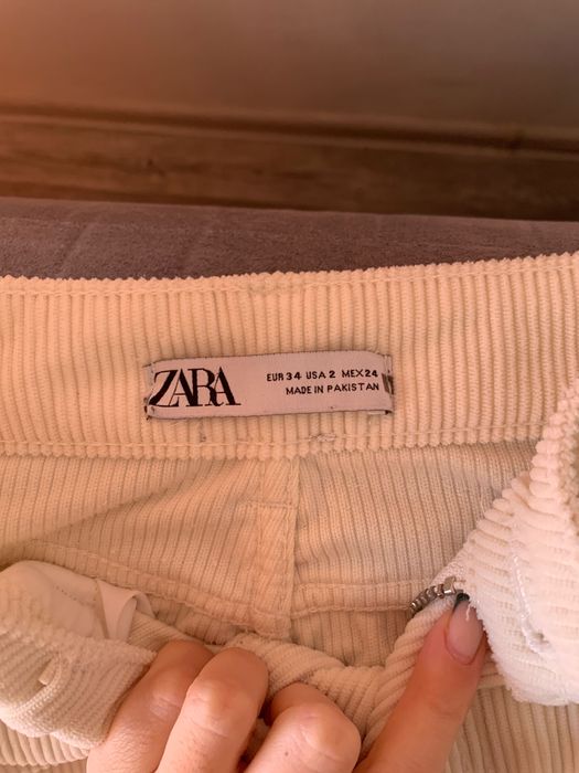 Бежови джинси Zara