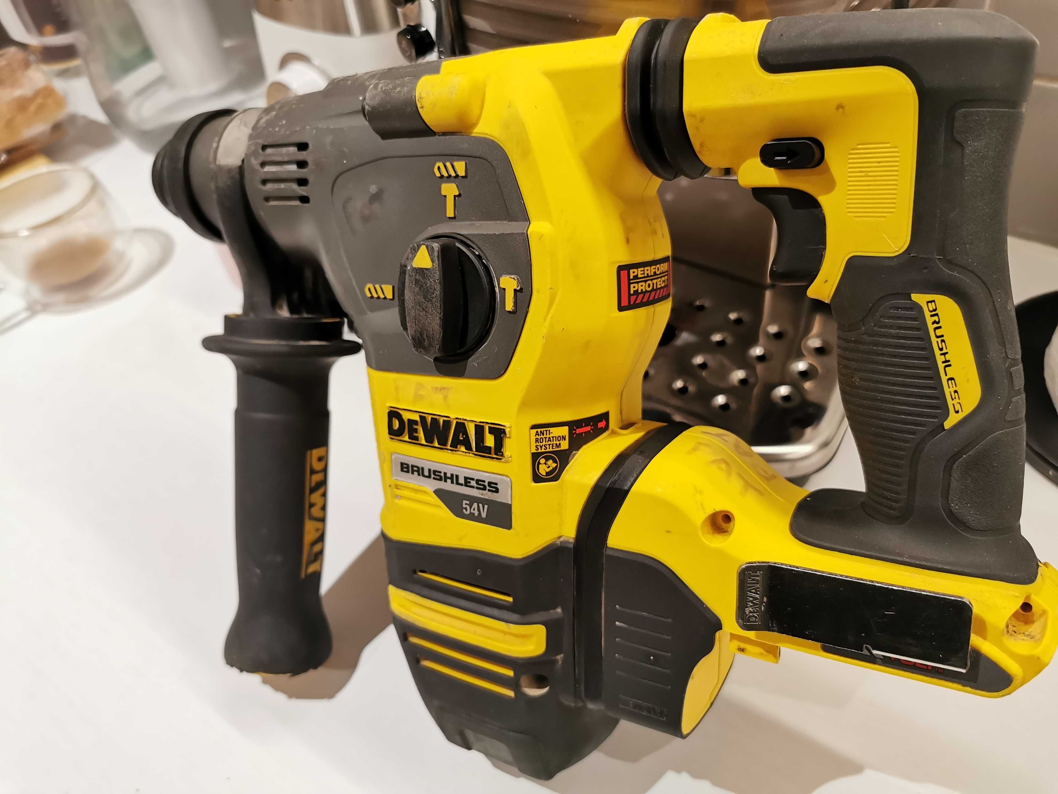 Безчетков перфоратор къртач Dewalt Dch333 flexvot 54