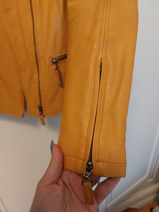 Geaca/jachetă piele naturala mărime M. Guler blana naturală.