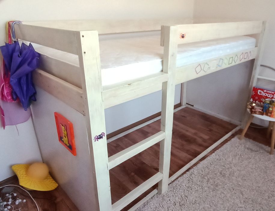 Срочно продам двухярусную кровать