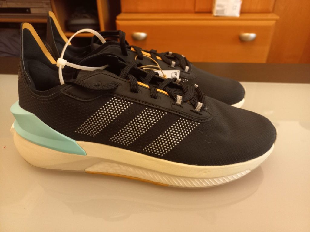 Vind adidași mărimea 43 model clasic