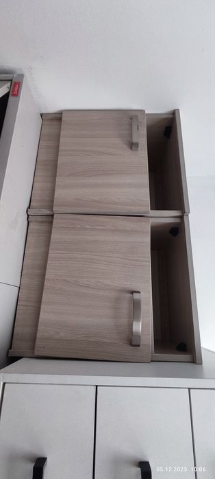 Офисные шкафчики , стулья