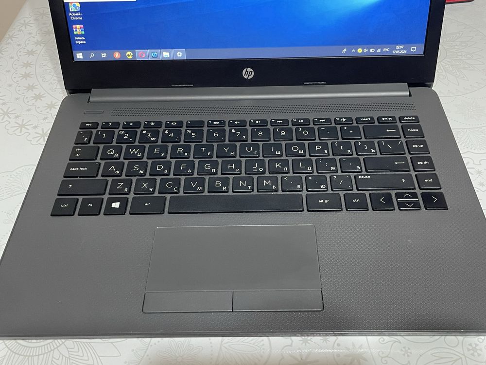 Ноутбук HP 240 G7