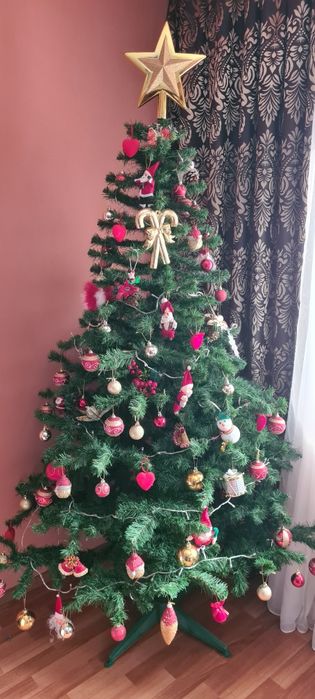 Brad artificial cu globuri