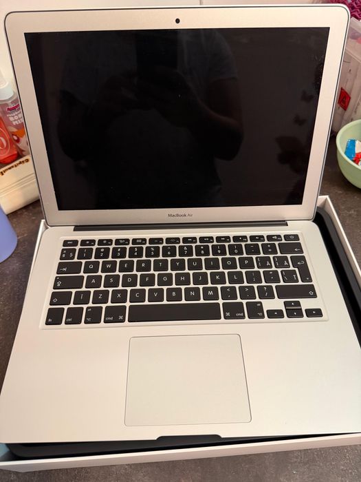 MacBook Air 13 inchi