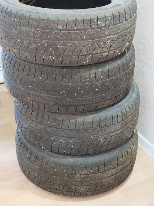 Продается комплект 4 баллонов зимние R 16  205/55. SAILUN