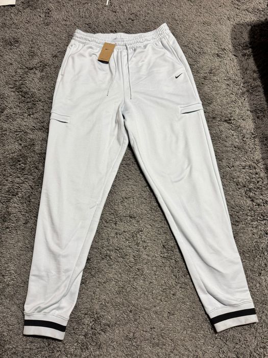 Nou cu eticheta:Pantaloni Nike ThermaFit marimea XL
