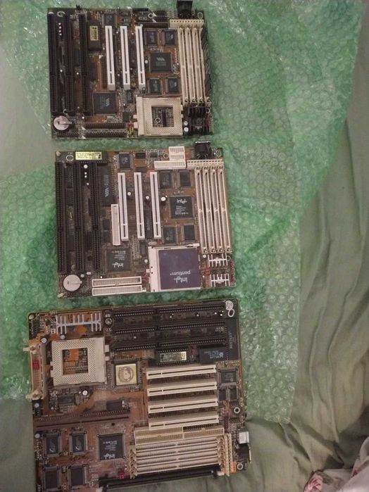 3 placi de baza Socket 7