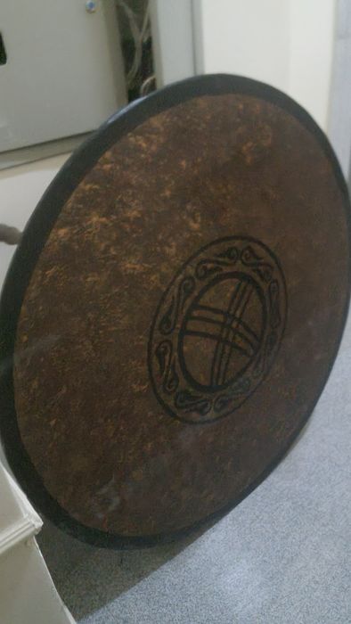 Продам круглый ( жер ) стол