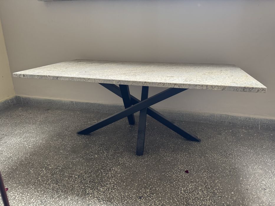 Холна маса от гранитогрес