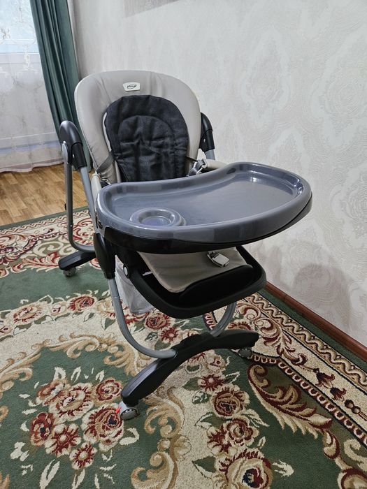 Продам столик для кормления. Шезлонг