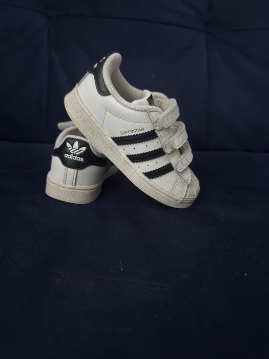 Продаю детские Крассовки adidas superstar 24 размер