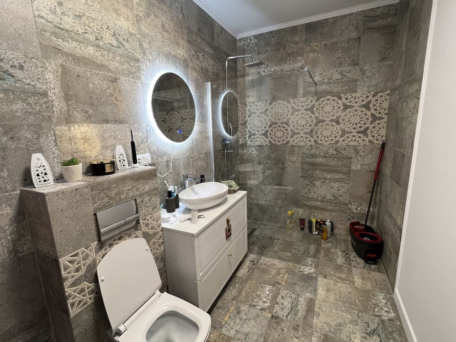 Vand Case/Vile Noi in Vernesti cartier Belvedere Residence Vernesti