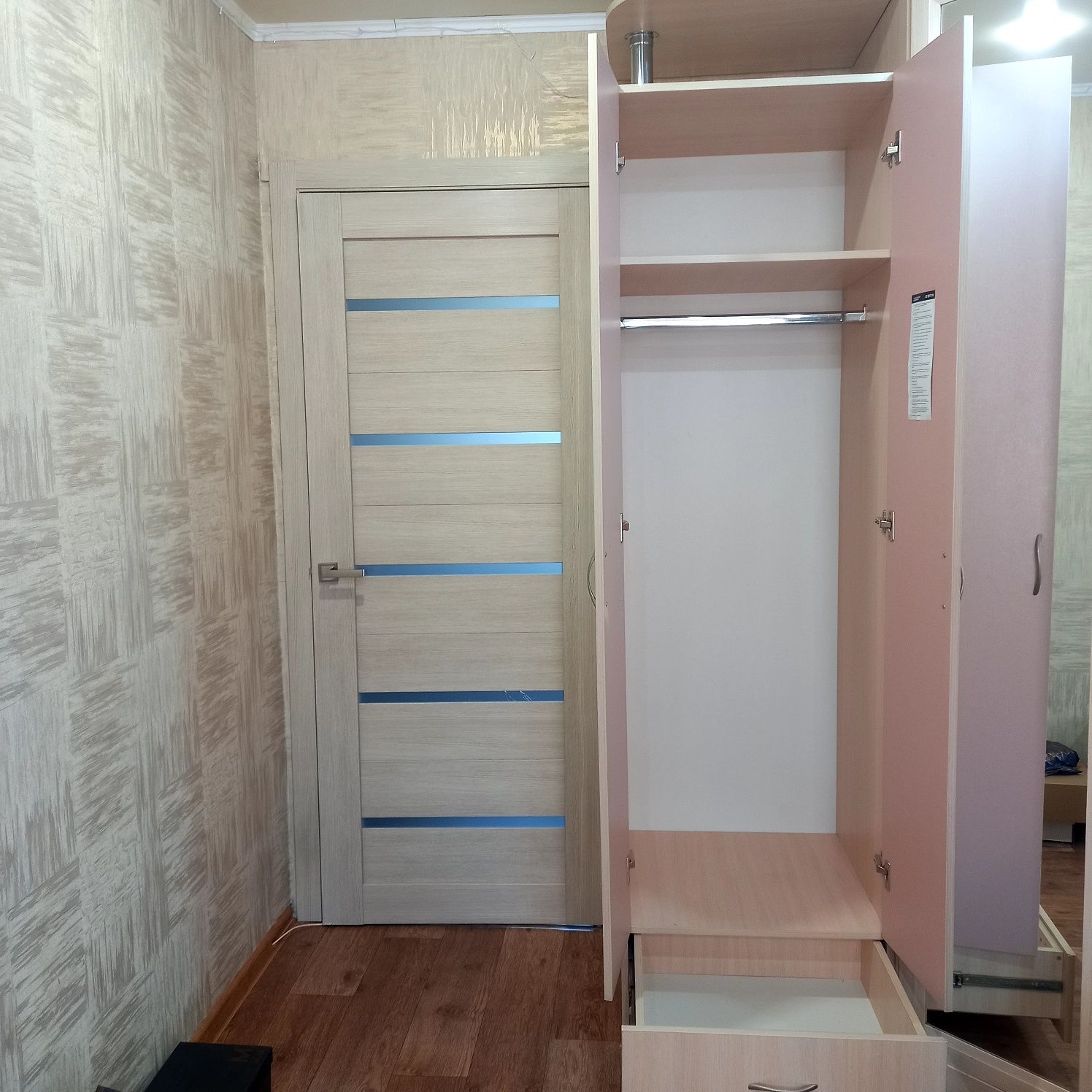 Шкаф в детскую комнату
