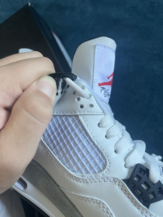 Jordan 4 White cement