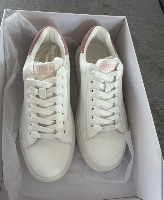 Нови Guess маратонки/кецове 37