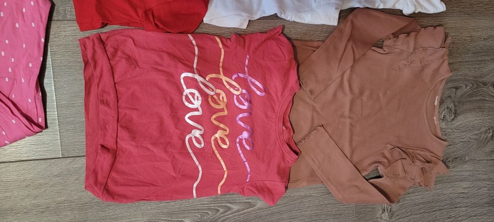 2 loturi hăinuțe fetițe, 4-5/6 ani; 50 ron/ lot