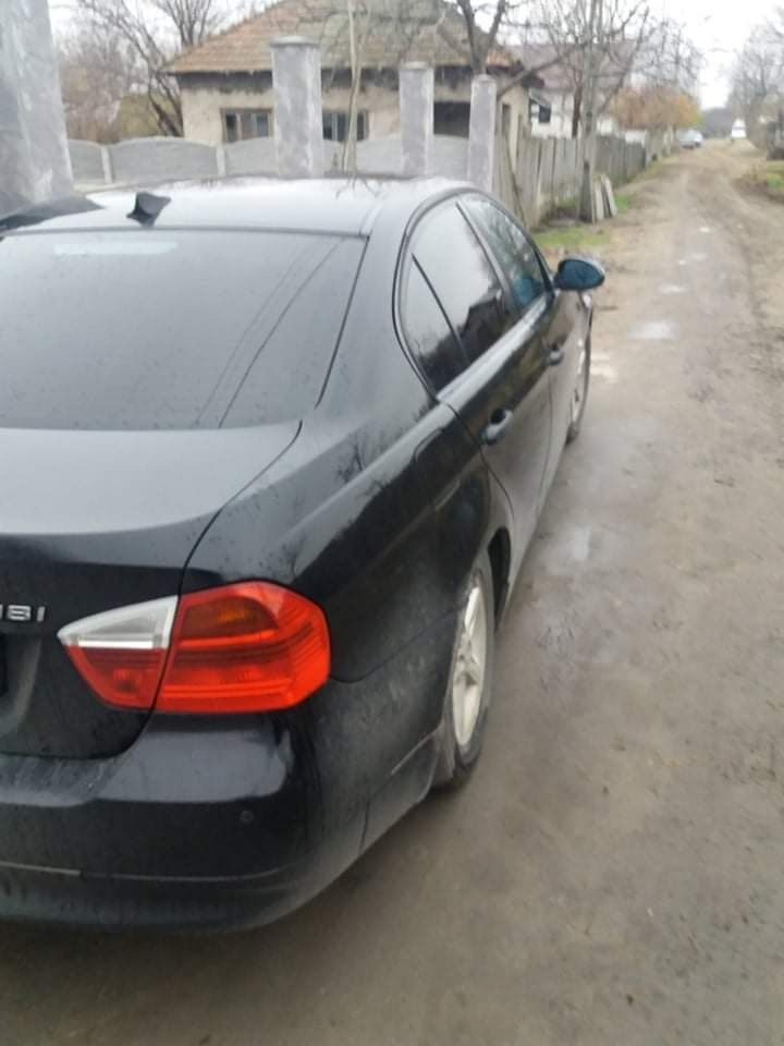 Vând BMW i318 și gaz