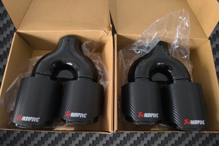 Чисто нови накрайници за ауспух akrapovic 2бр
