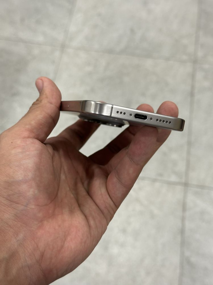 iPhone 15 pro Dual Sim 256 GB