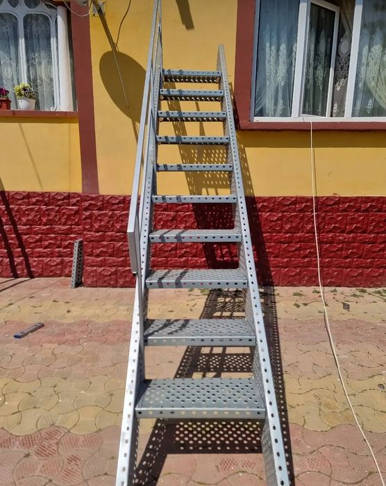 Scări metalice galvanizate la orice demisiune asiguram transport ori u